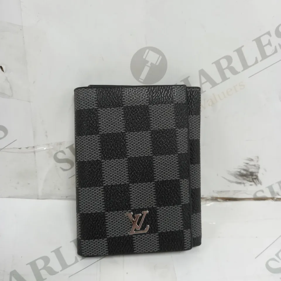 MENS LOUIS VUITTON WALLED 