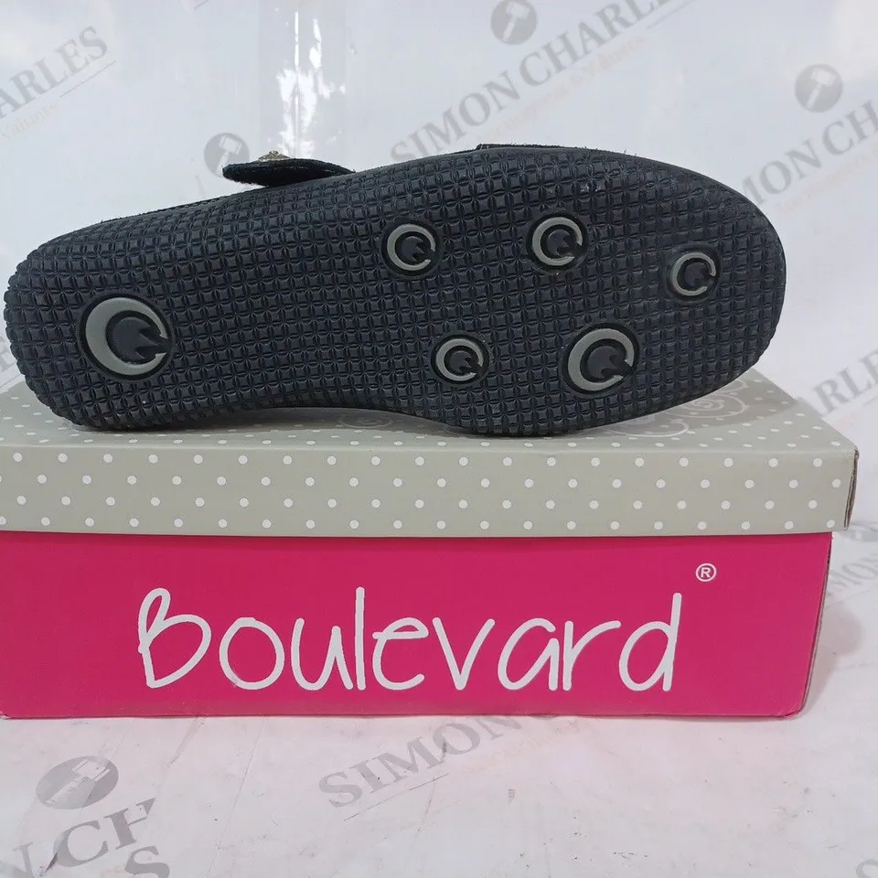 BOXED PAIR OF BOULEVARD WIDE VELCRO STRAP SHOES IN BLACK SIZE 5