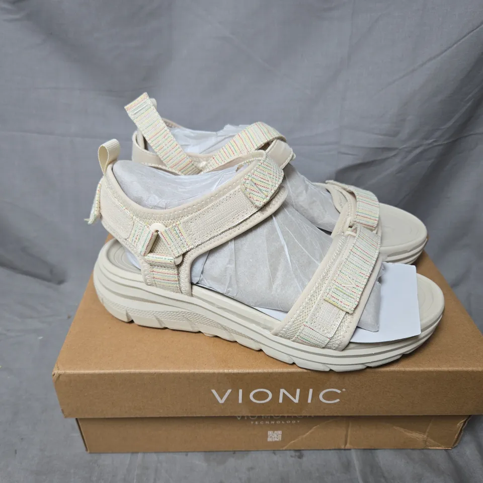 BOXED VIONIC WALK MAX SANDALS IN CREAM - SIZE 5.5