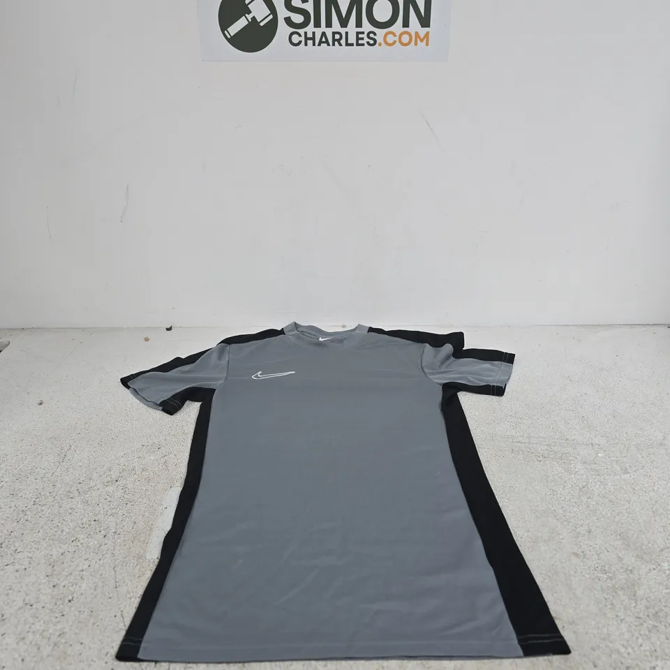 NIKE GREY/BLACK XS SLIM FIT T SHIRT