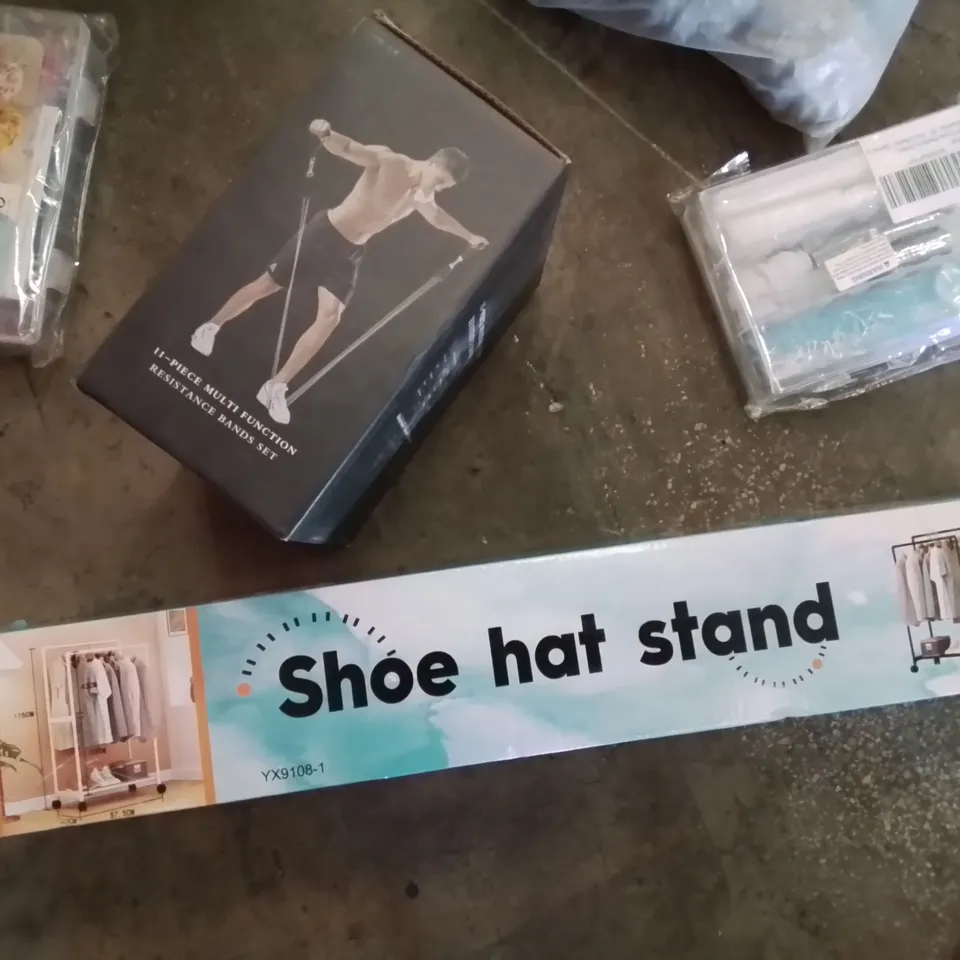 PALLET OF ASSORTED ITEMS TO INCLUDE, TRUNKI CHILDS RIDE ON SUITCASE, DECORATIONS, ICING NOZZELS SETS, SHOE HAT STAND, RESISTANCE BAND SETS.