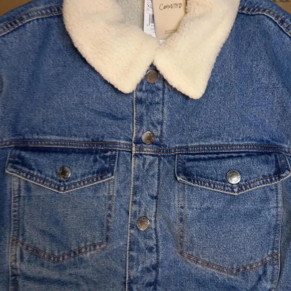 COMMITTED FAUX FUR TRIM DENIM JACKET SIZE XL