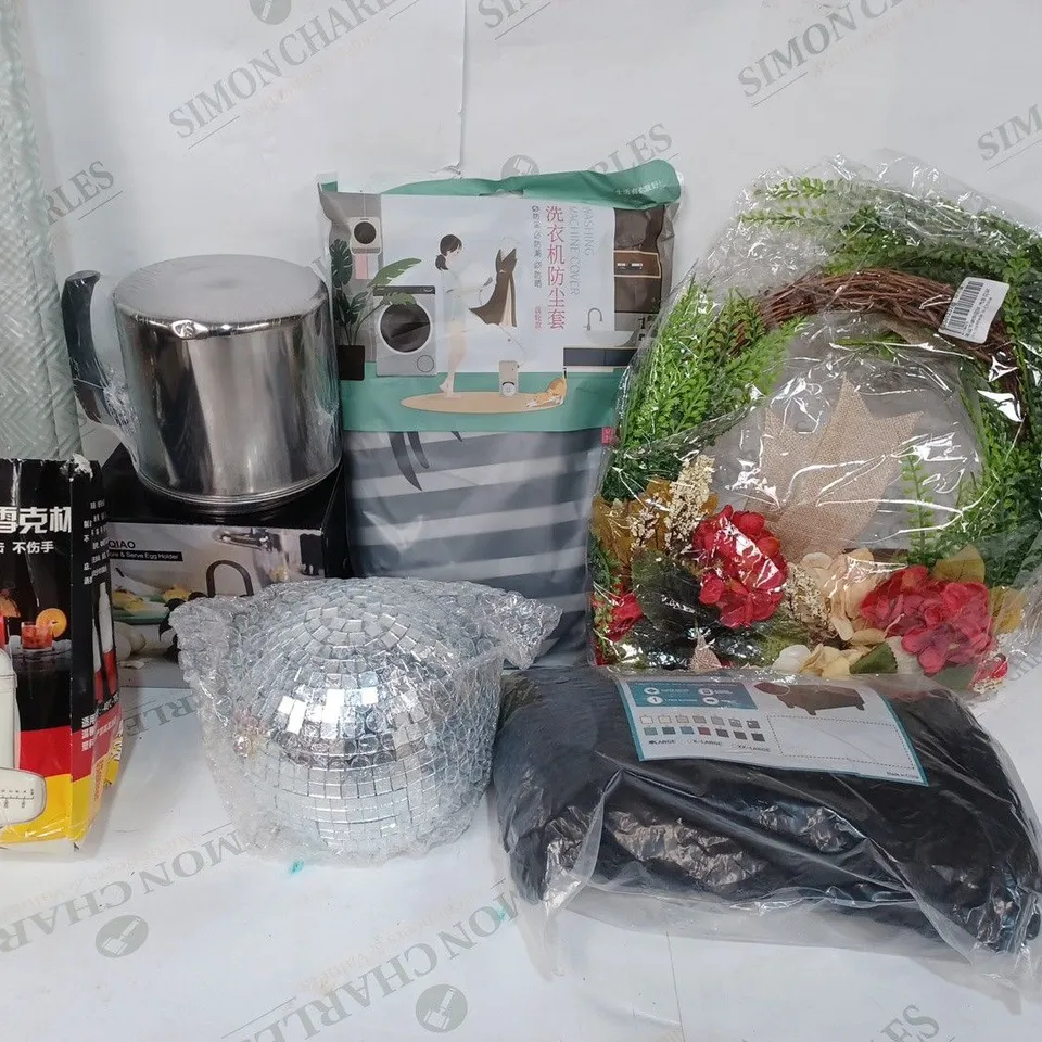 LOT TO CONTAIN APPROXIMATELY 25 HOUSEHOLD PRODUCTS, INCLUDES CHRISTMAS DÉCOR, COVERS, BATH MAT ETC  