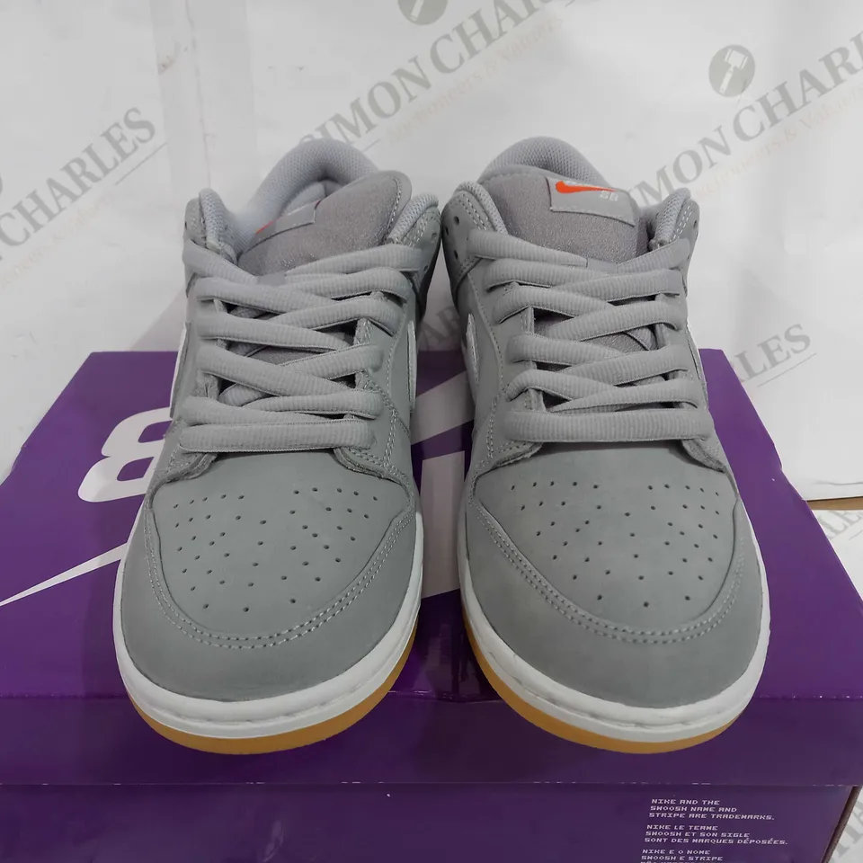 BOXED PAIR OF NIKE SB DUNK LOW PRO ISO - WOLF GREY/WHITE - UK 9.5