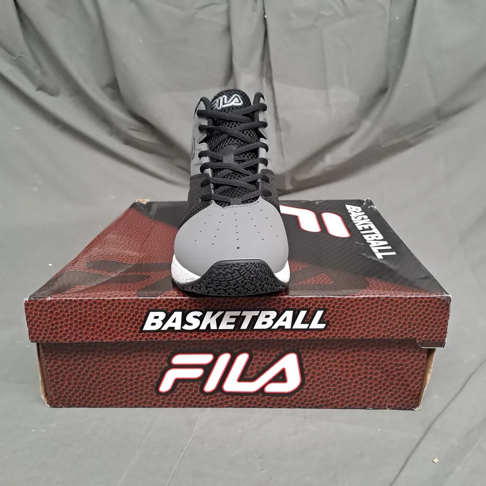 BOXED PAIR OF FILA BASKETBALL BREAKAWAY SNEAKERS IN GREY/BLACK SIZE 9