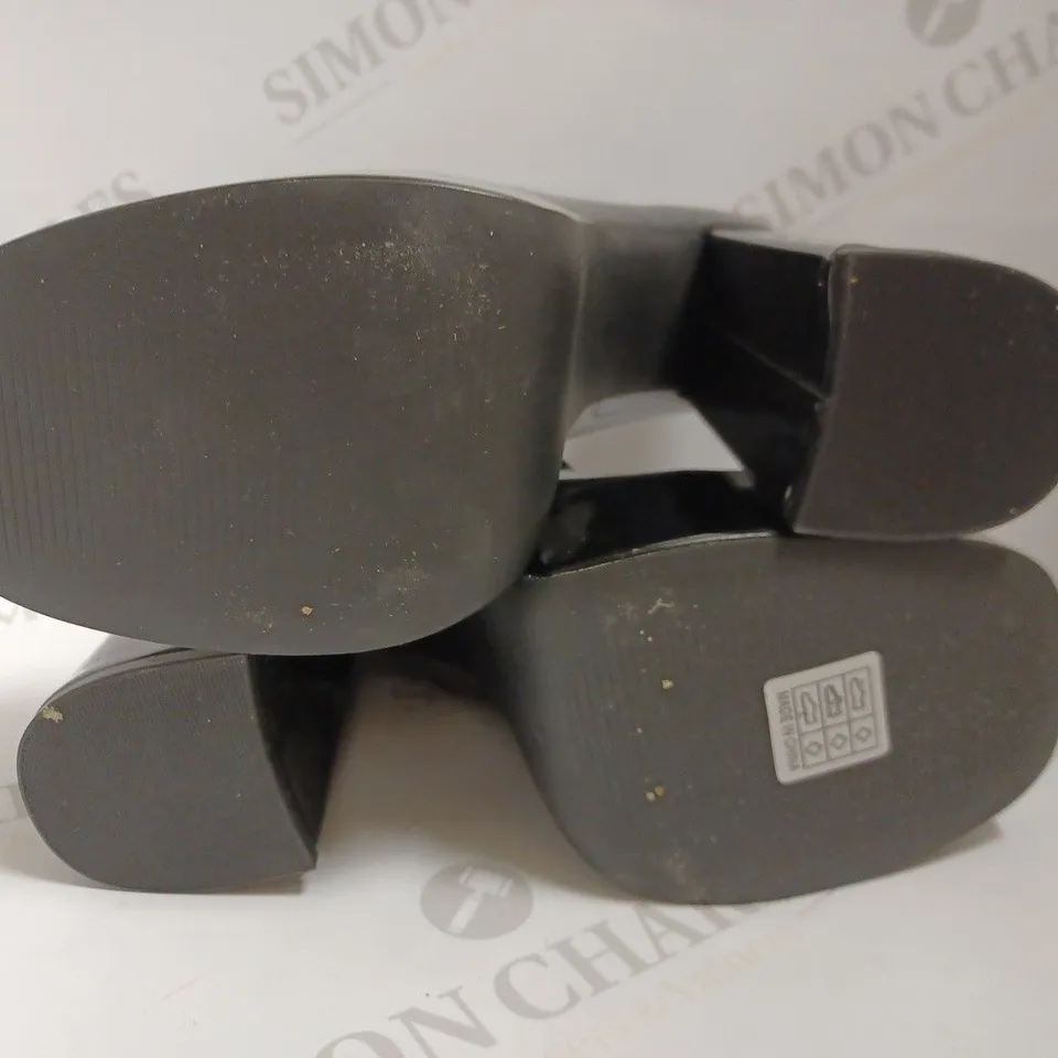 KOI VEGAN DARKBLOOM BLACK PATENT PLATFORM HEELS - SIZE 4