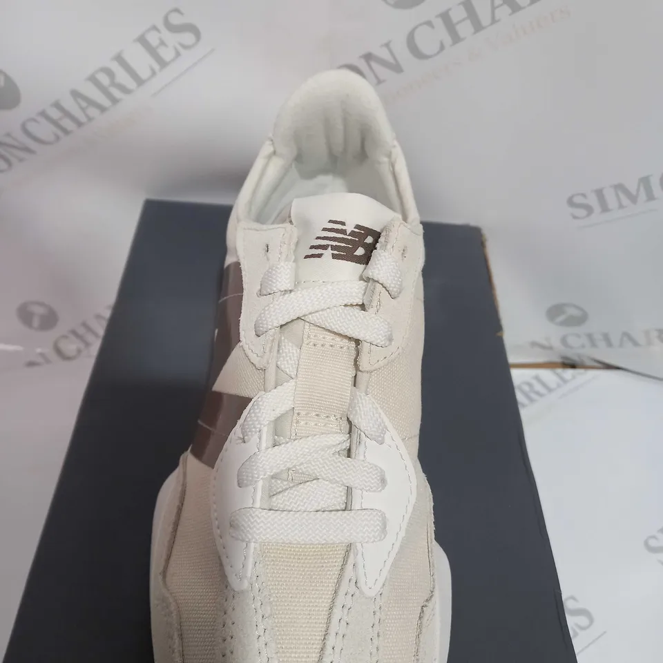 BOXED PAIR OF NEW BALANCE IN WHITE SIZE 3.5