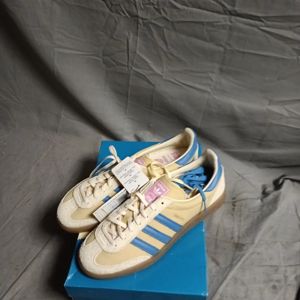 ADIDAS SNS GT II 5TH EDITION SNEAKERS – BEIGE/CREAM WITH BLUE STRIPES, UK 9 1/2
