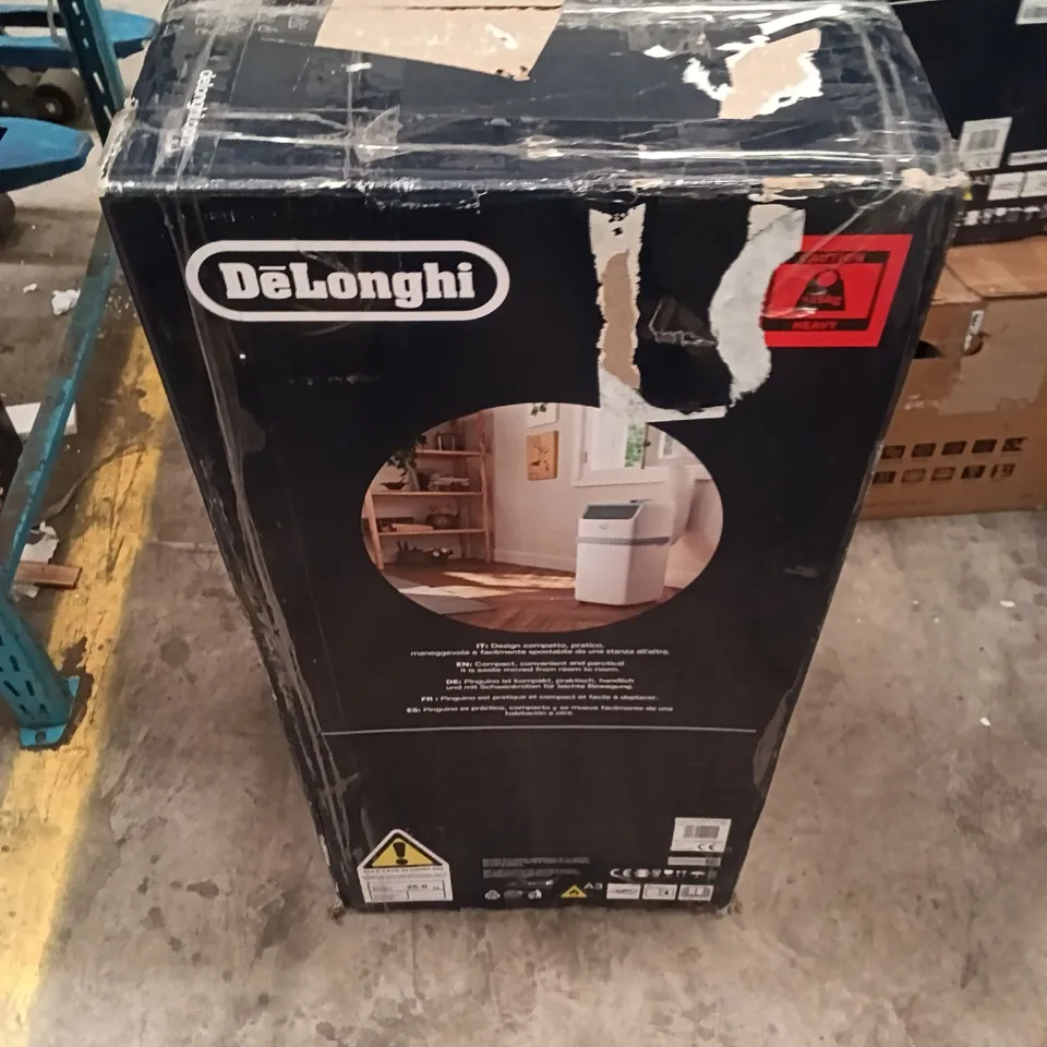 Boxed delonghi air conditioner pac es72 