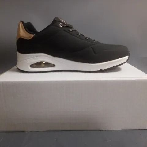 SKECHERS UNO TRAINERS BLACK WITH GOLD TRIM SIZE 8