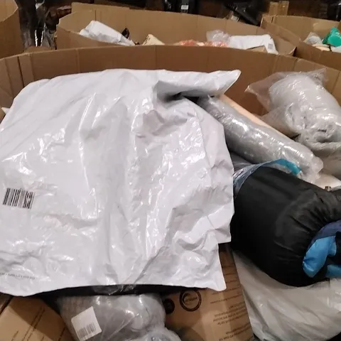 PALLET CONTAINING LARGE QUANTITIES OF PILLOWS