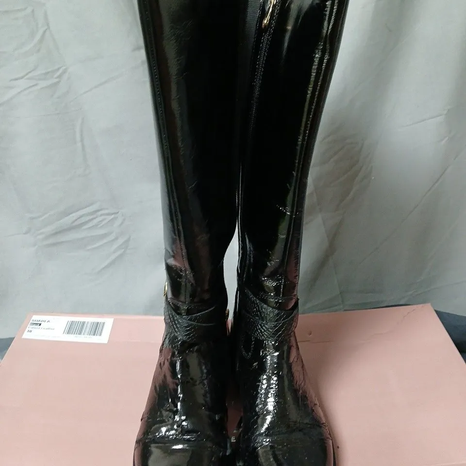 BOXED PAIR OF MODA IN PELLE BLACK PATENT KNEE-HIGH BOOT - UK SIZE 5