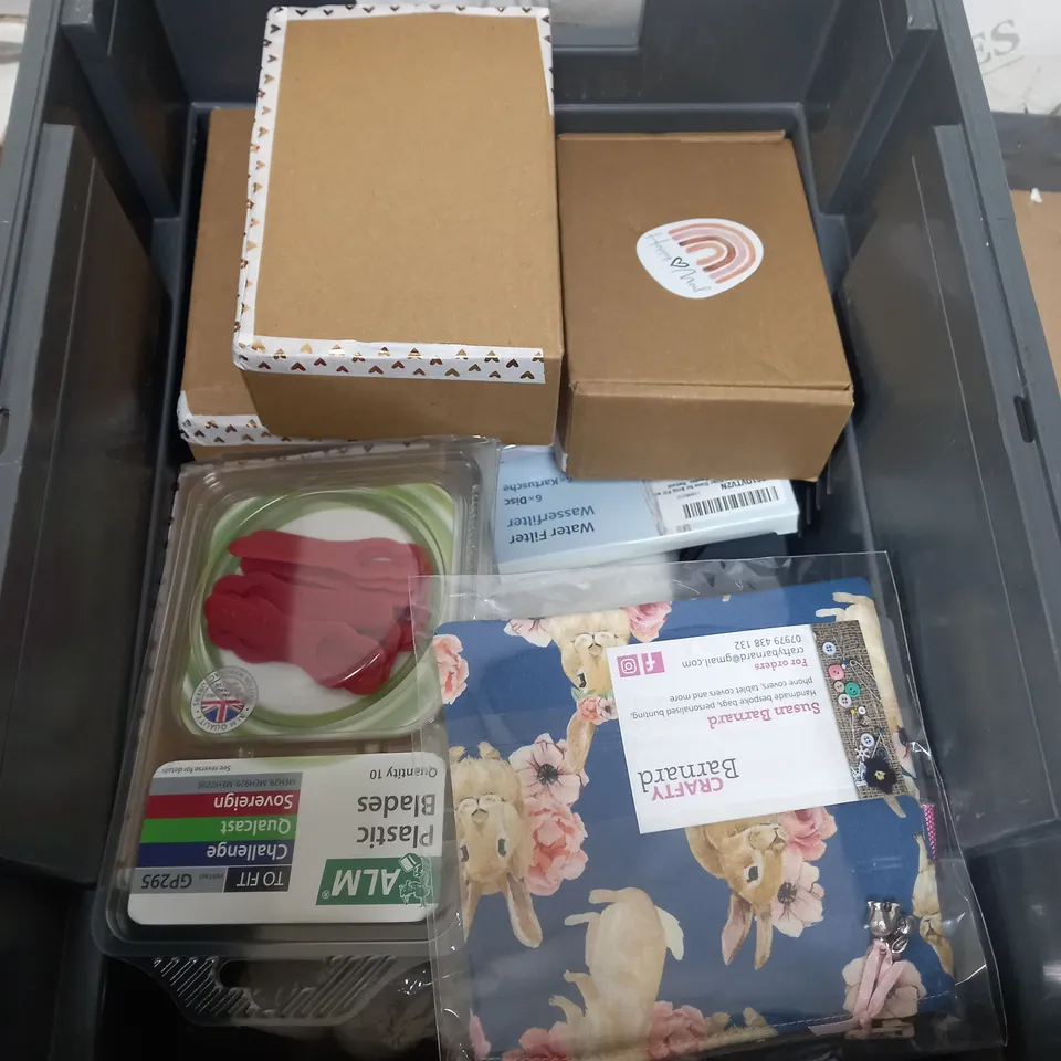 TOTE OF APPROX 10 HOUSEHOLD ITEMS TOO INCLUDE CANDLE WAX , BAGS , TRIMMER ACCESSORIES 