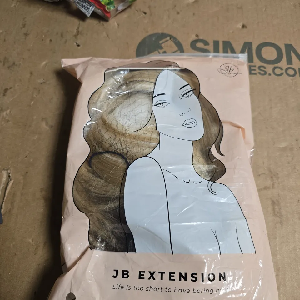 APPROXIMATELY 10 ASSORTED COSMETIC ITEMS INCLUDING ALAWAYS DISCREET AND JB HAIR EXTENSION 