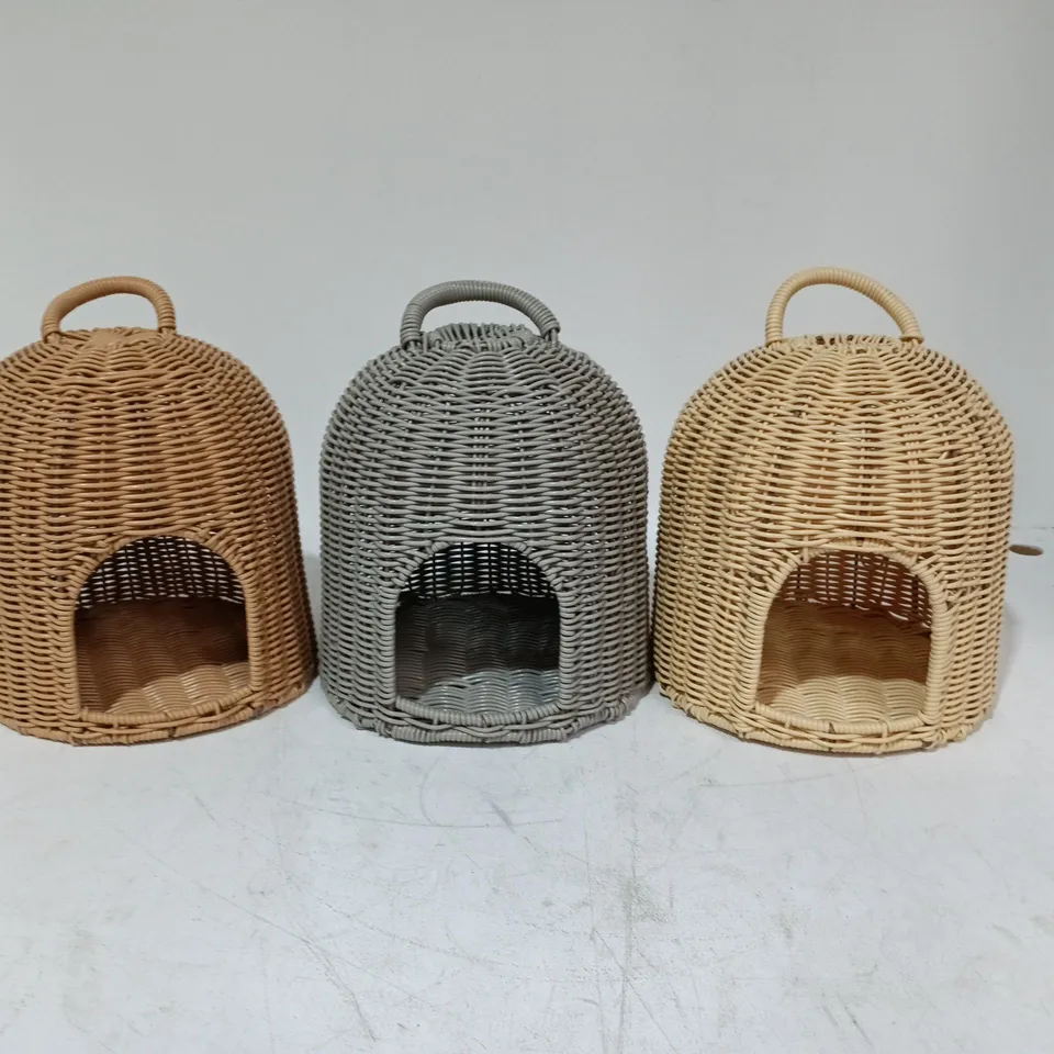 SET OF 3 WICKER OPEN FRONT BASKETS IN HANDLES
