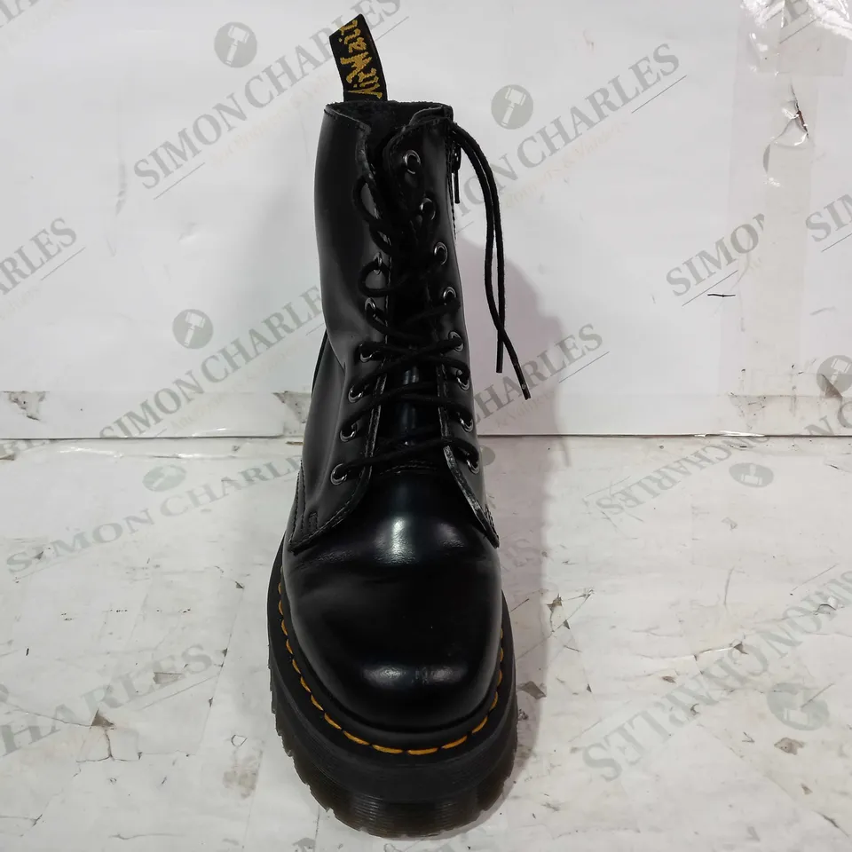 BOXED PAIR OF DR MARTENS BOOTS IN BLACK SIZE UNSPECIFIED