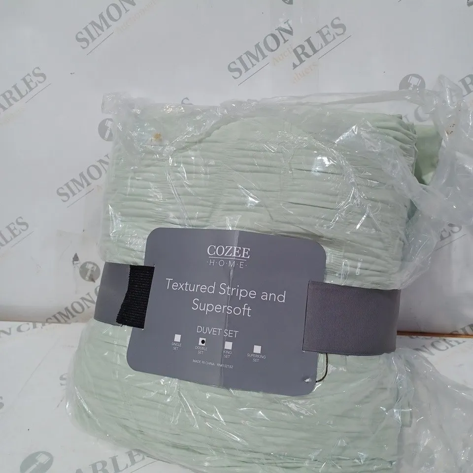 SUPERSOFT BY COZEE HOME TEXTURED STRIPE 6 PIECE DUVET SET - DOUBLE 