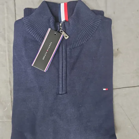 TOMMY HILFIGER 1/4 ZIP LONG SLEEVE TOP IN NAVY SIZE LARGE