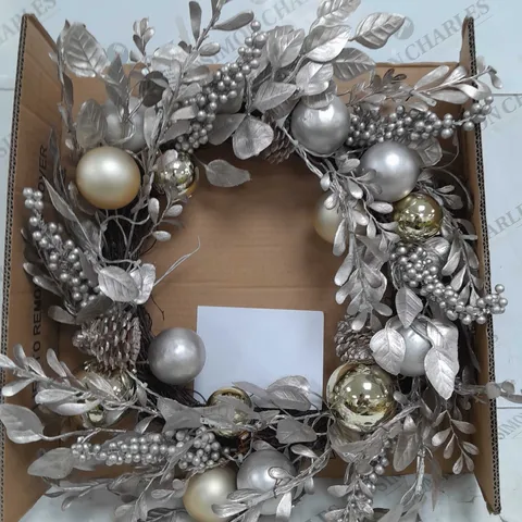 CHAMPAGNE AND GOLD PRE-LIT FESTIVE WREATH