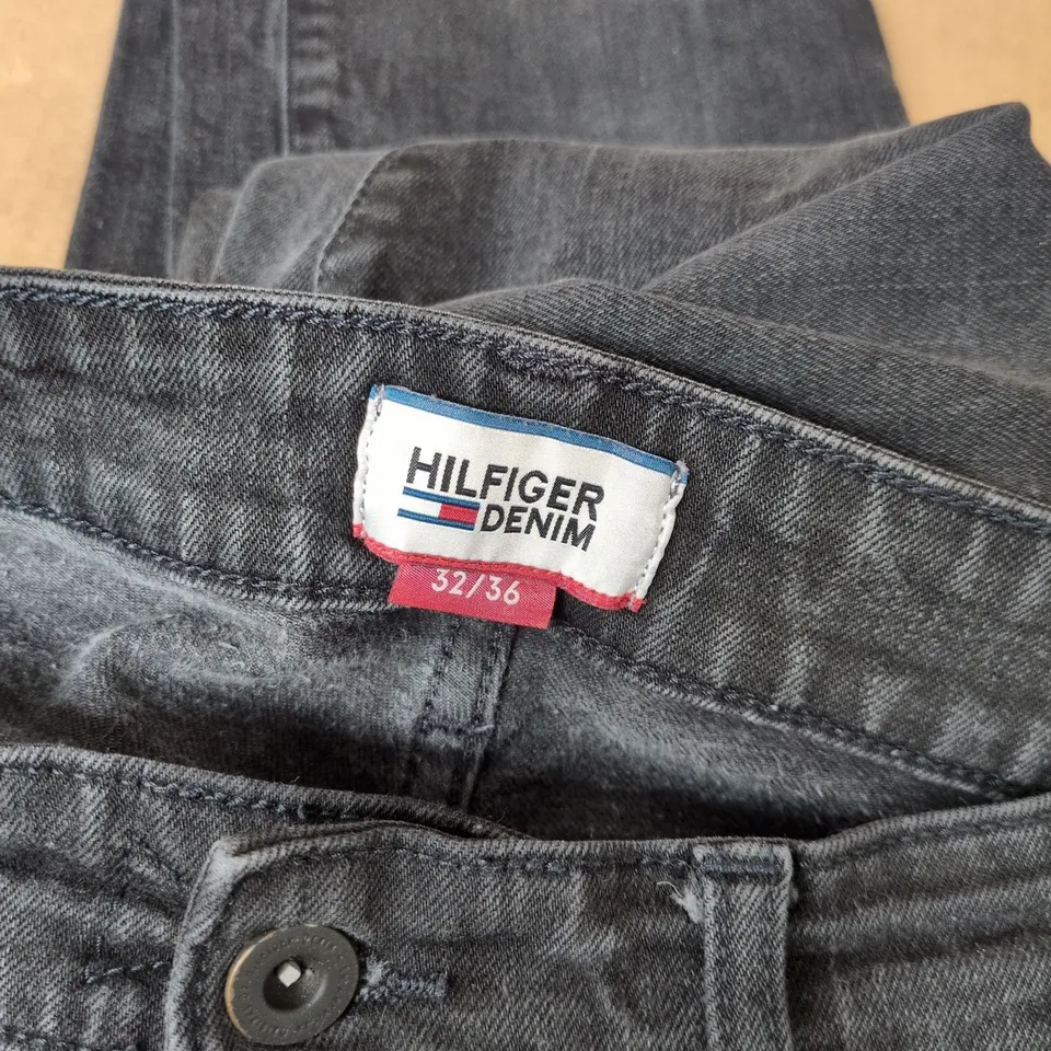 HILFIGER DENIM SLIM FIT JEAN IN BLACK - 32/36
