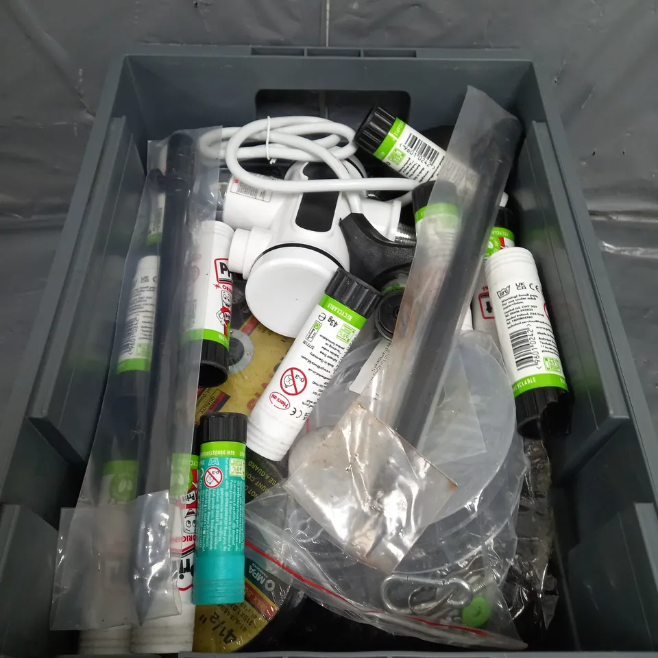 APPROXIMATELY 10 ASSORTED HOUSEHOLD ITEMS TOO INCLUDE CUTTING WHEELS AND GLUE STICKS , ETC 