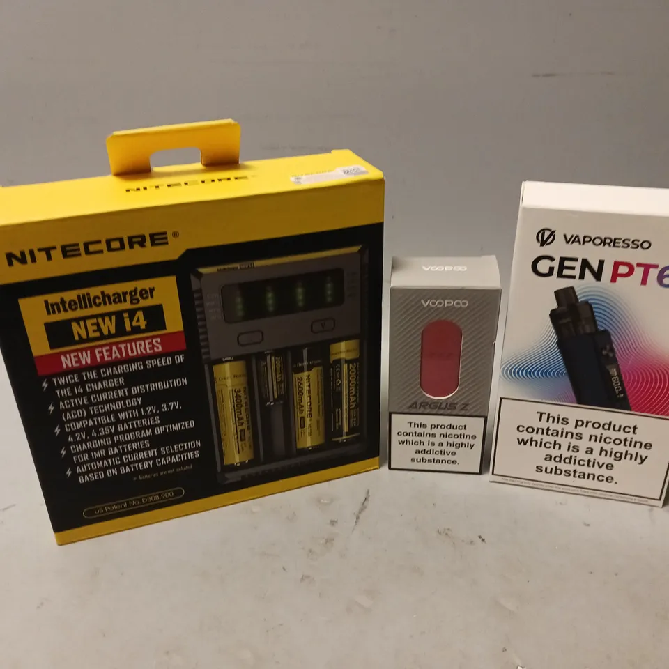 APPROXIMATELY 20 VAPES, E-CIGARETTES & ACCESSORIES TO INCLUDE VAPORESSO GEN PT60, VOOPOO ARGUS Z, NITECORE INTELLICHARGER, ETC