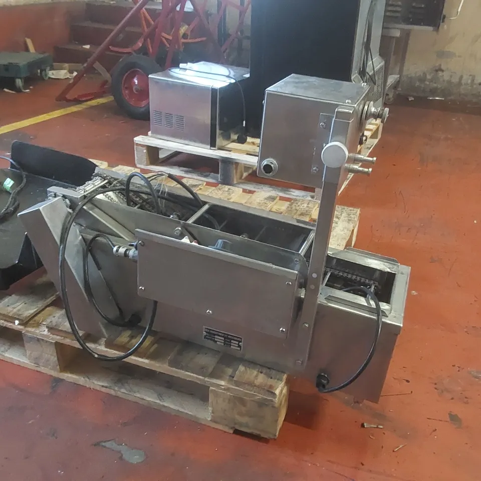 DCA SUPER 10 COMMERCIAL DOUGHNUT MACHINE