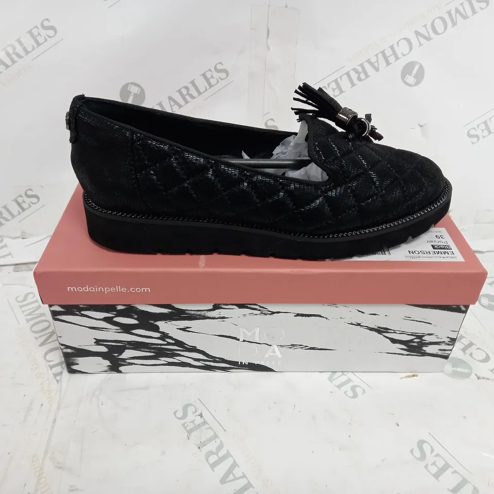 BOXED PAIR OF MODA IN PELLE EMMERSON BLACK SIZE 6