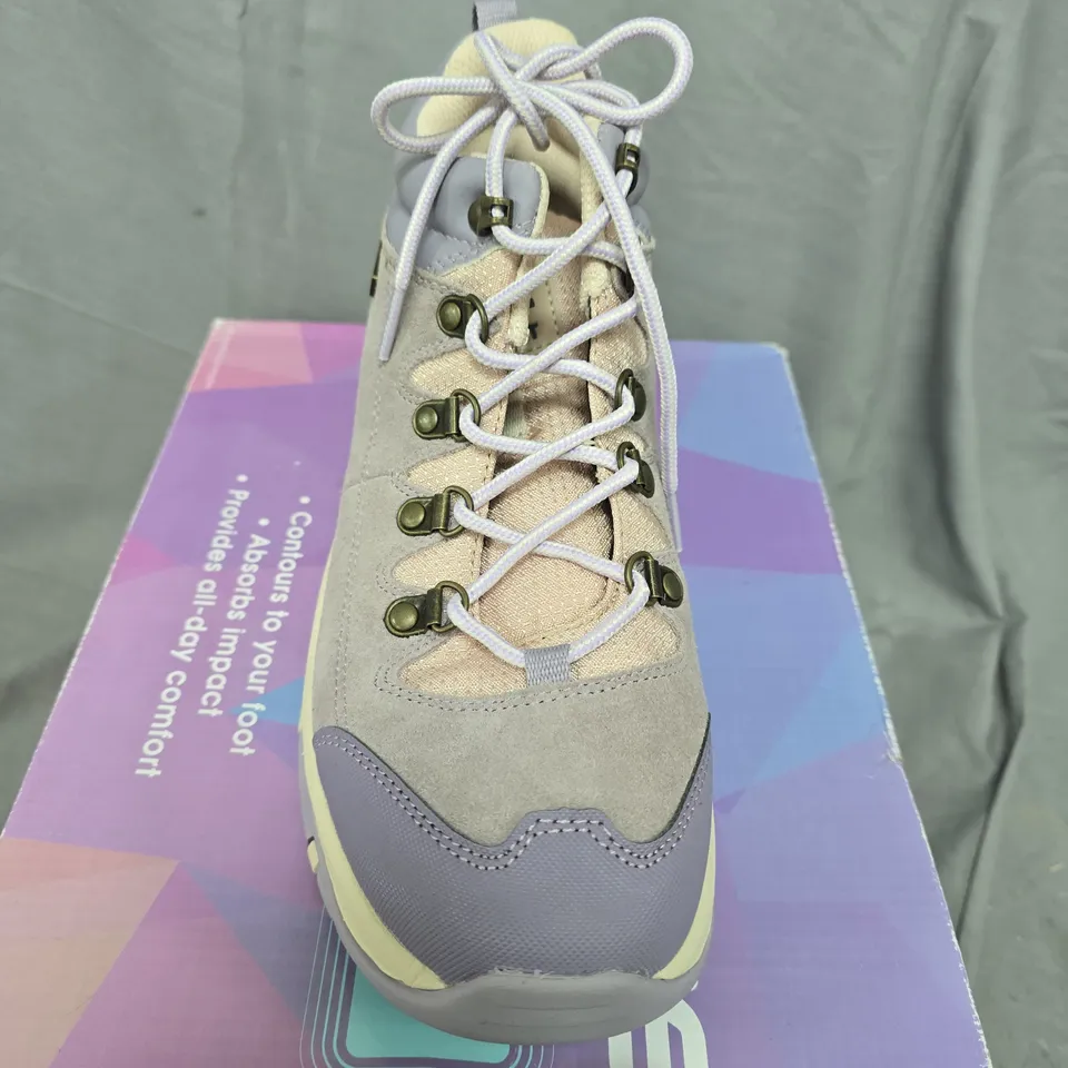 Skechers Hiking Boot – Grey & Lilac size 6