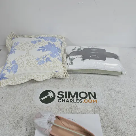 BOX OF APPROXIMATELY 5 ASSORTED ITEMS INCLUDING A COZEE HOME SUPERSOFT CUSHION, SPOT ON LADIES DOLLY SHOES AND SUPERSOFT BY COZEE HOME BORDEAUX REVERSIBLE CUSHION