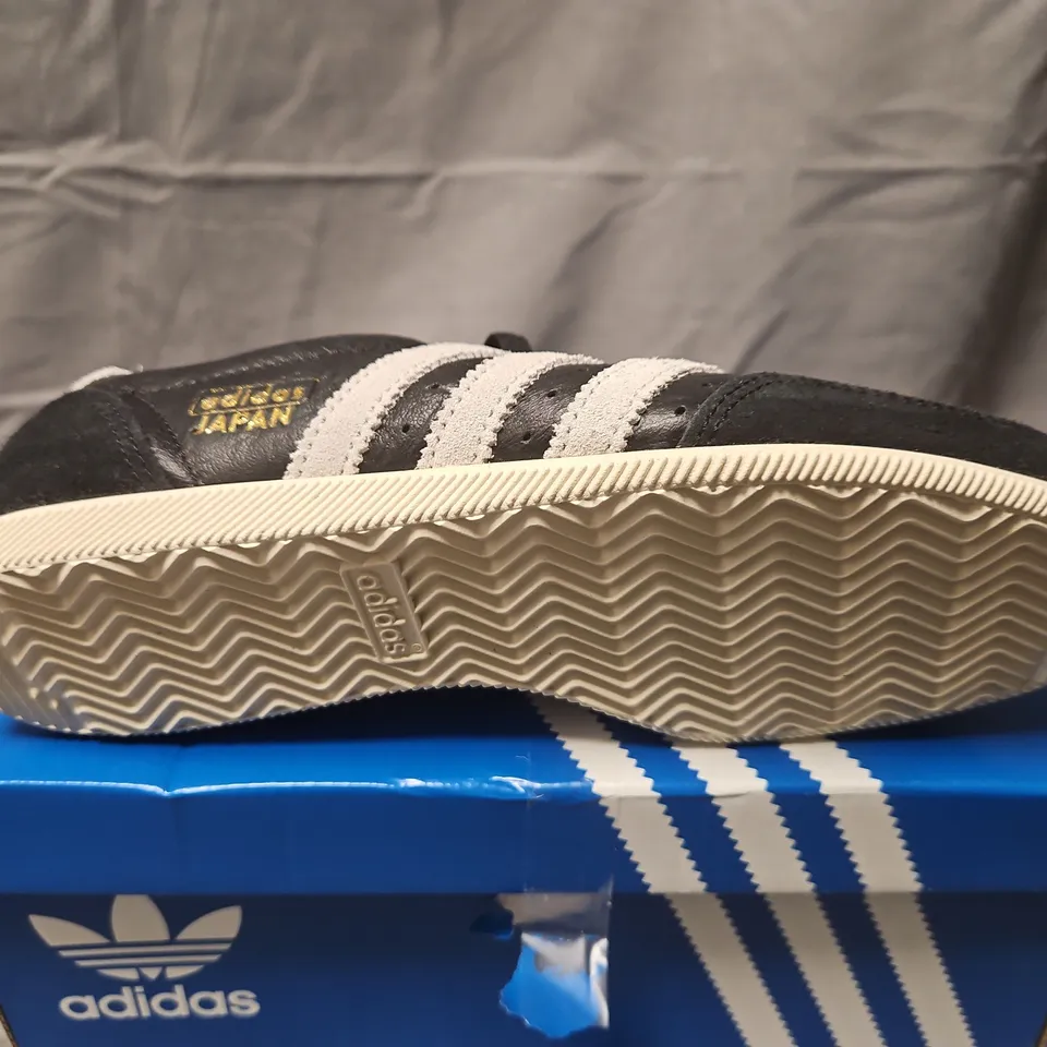 BOXED ADIDAS JAPAN WOMEN'S SNEAKERS BLACK/WHITE – UK 5 (US 6.5)