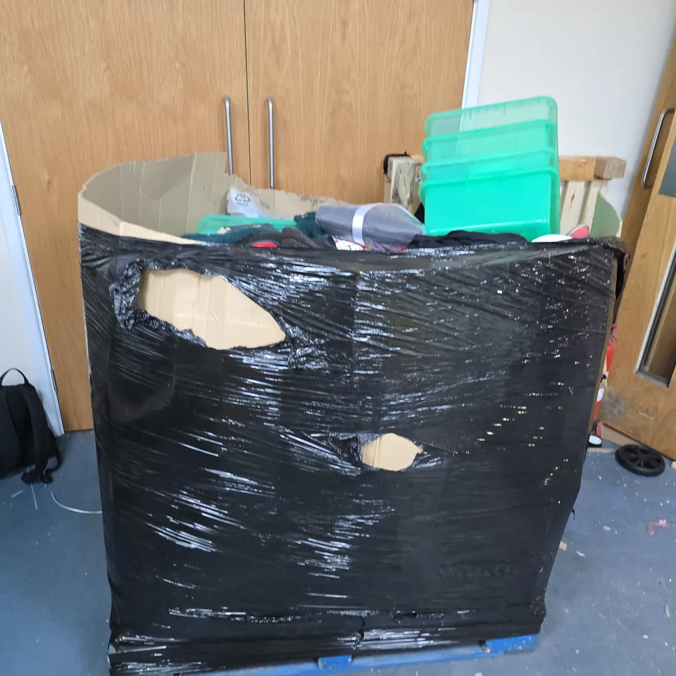 PALLET OF APPROX 50 ASSORTED ITEMS TO INCLUDE CLOTHING , BOOKS AND BEDDING 