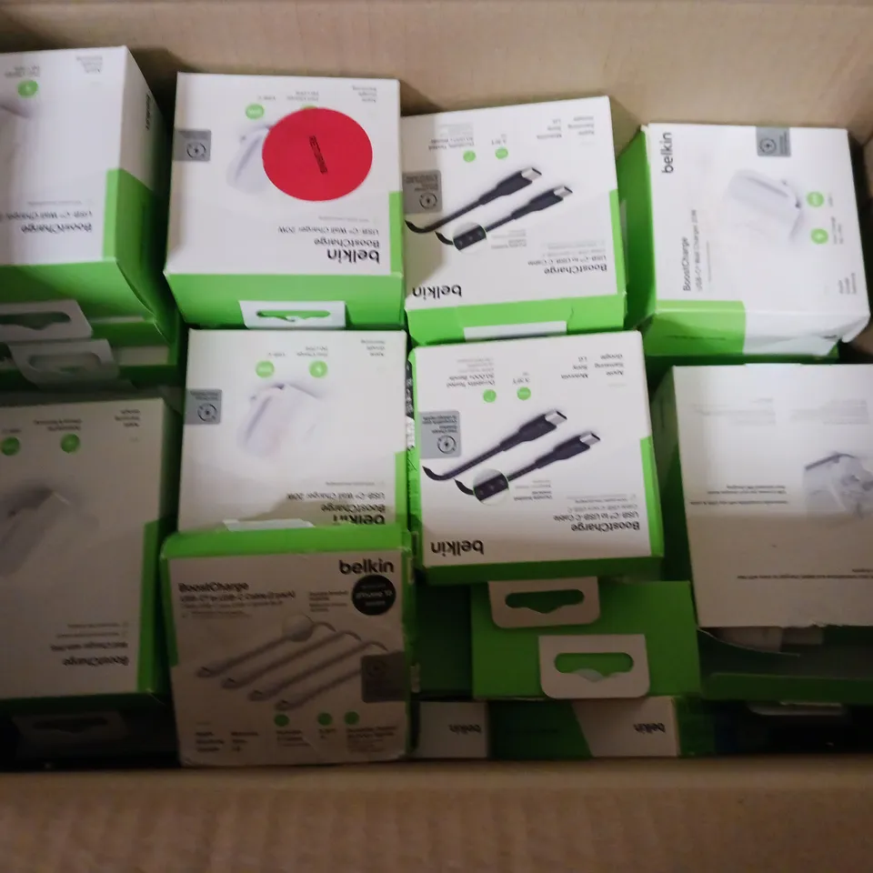 LOT OF ASSORTED BELKIN ITEMS TO INCLUDE WALL CHARGERS AND USB-C  CABLES 