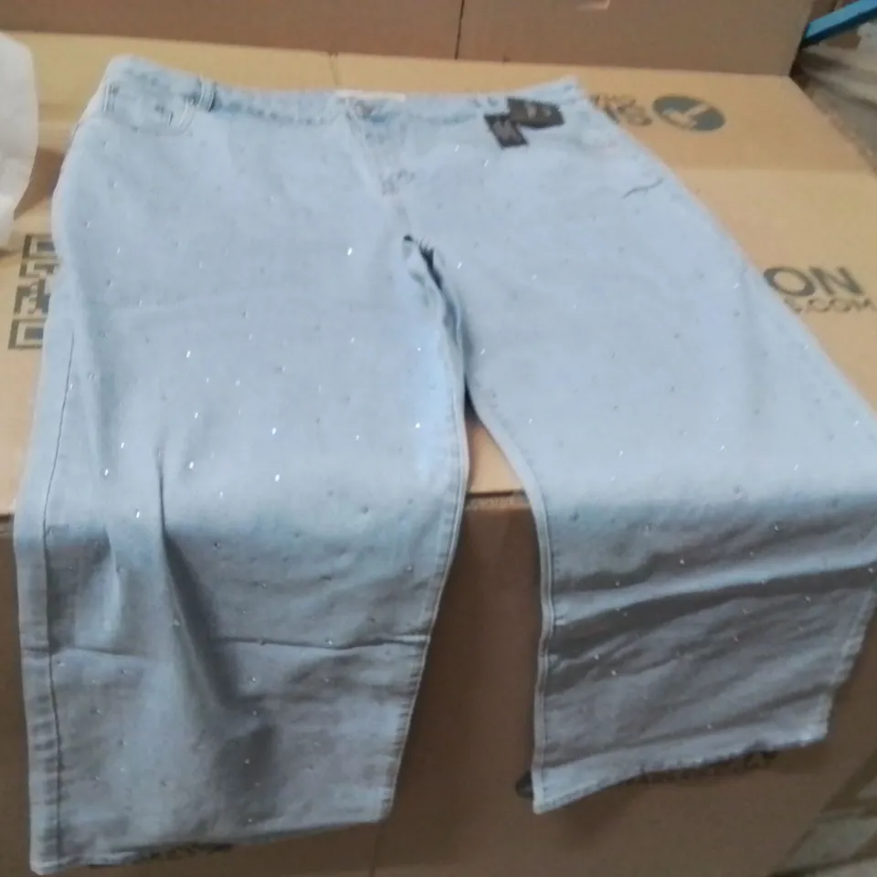 BOXED BRAND NEW APPROXIMATELY 11 JD WILLIAMS EMBELLISHED JEANS MID BLUE SIZE 24