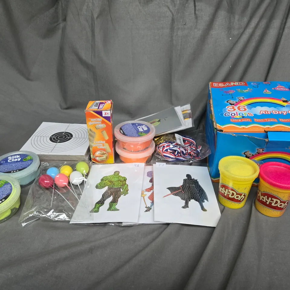 APPROXIMATELY 10 ASSORTED TOYS AND GAMES TO INCLUDE PLAY-DOH, SILK CLAY AND DIAMOND PAINTING