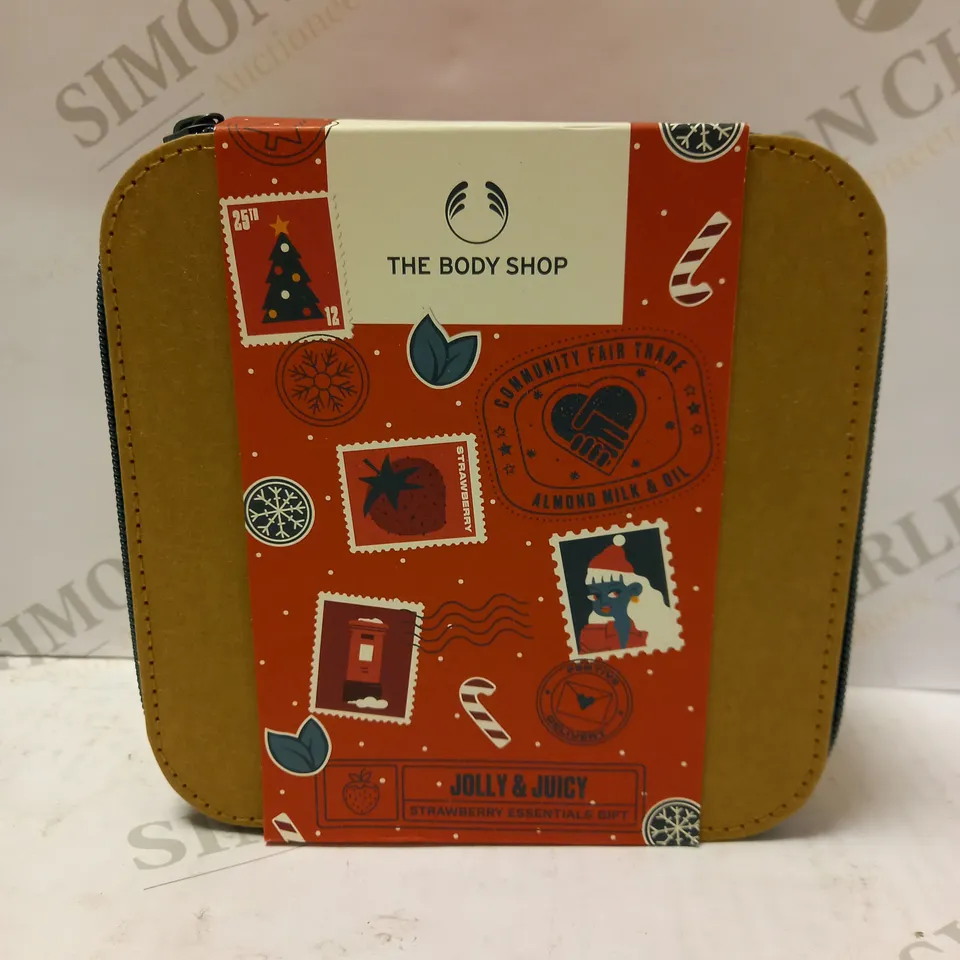 THE BODY SHOP JOLLY & JUICY STRAWBERRY ESSENTIALS GIFTSET 