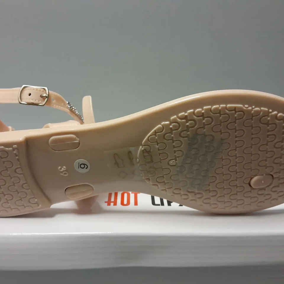 APPROXIMATELY 18 BOXED HOT LIPS SANDALS IN NUDE IN VARIOUS SIZES