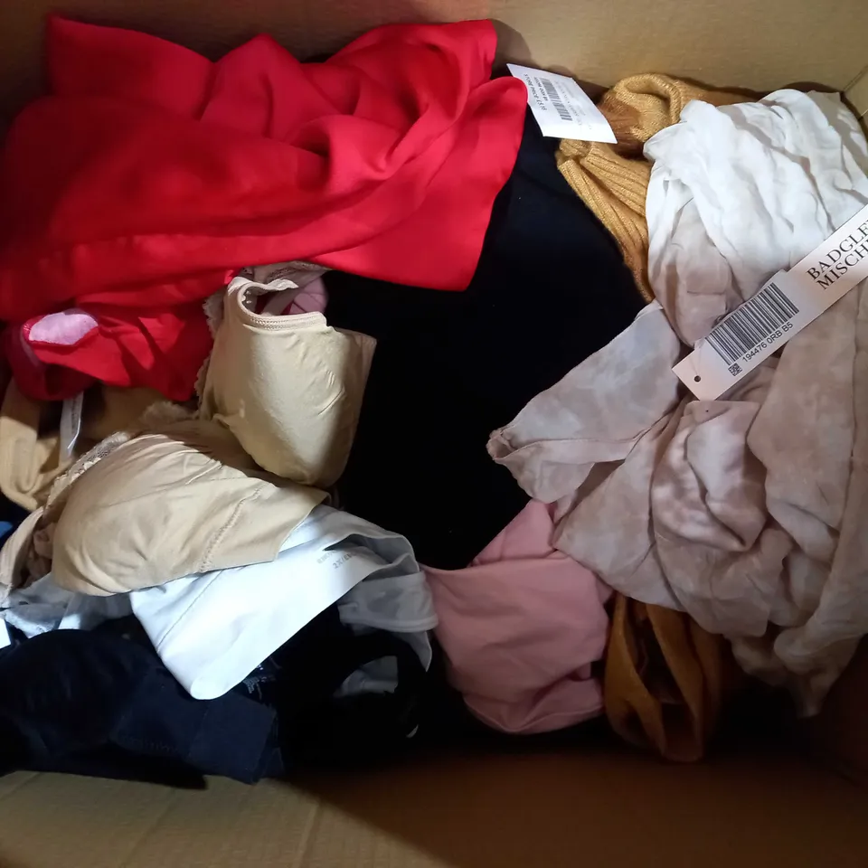 BOX OF APPROXIMATELY 10 ASSORTED ITEMS OF CLOTHING TO INCLUDE COZEE HOME, CRYSTAL KOBE, ETC