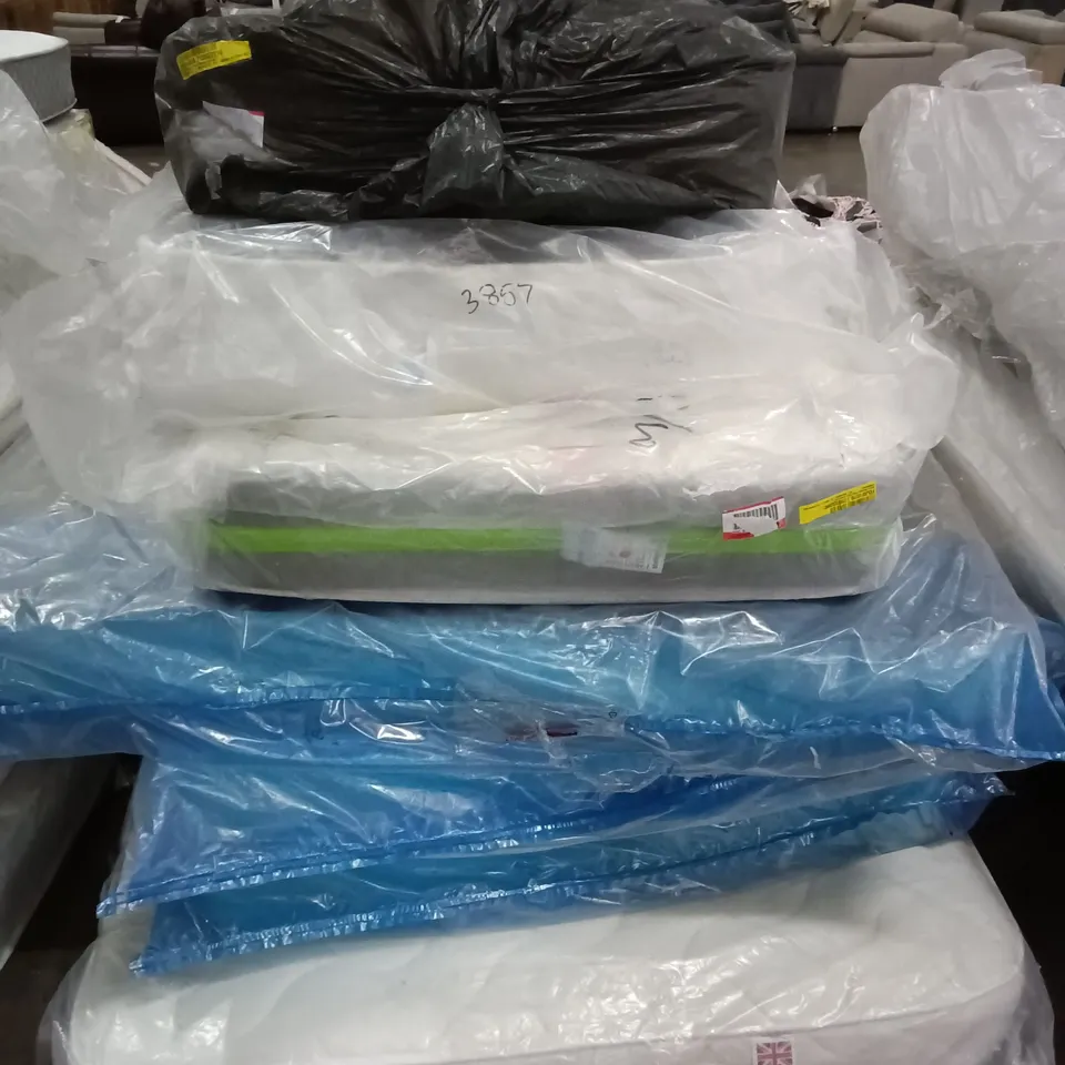 LOT OF 7 ASSORTED MATTRESSES IN VARIOUS SIZES 