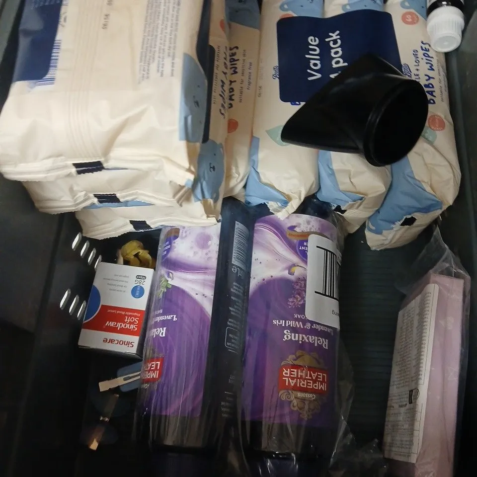 APPROXIMATELY 10 ASSORTED HEALTH & BEAUTY PRODUCTS TO INCLUDE MOUTHWASH, BABY WIPES, JADE STONE ETC