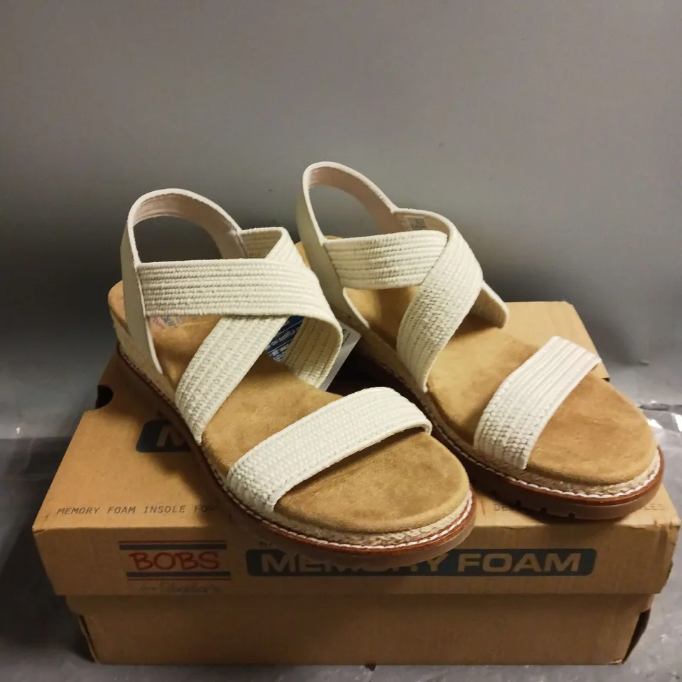 BOB'S FROM SKECHERS WEDGE HEEL SANDALS SIZE 5