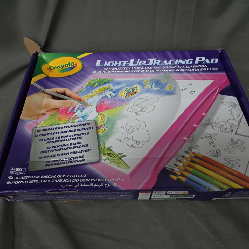 CRAYOLA LIGHT-UP TRACING PAD  RRP £26.99