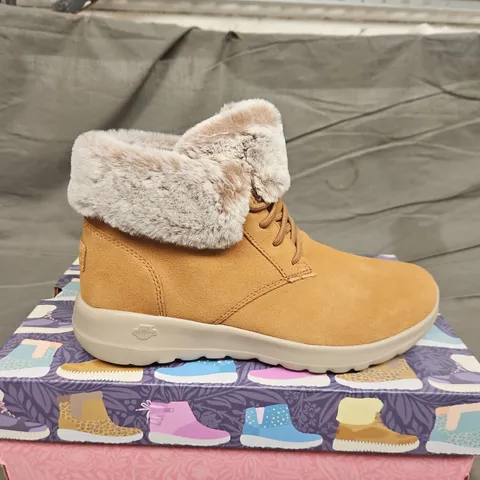 BOXED PAIR OF SKECHER JOY DREAM BOOTS - UK SIZE 6