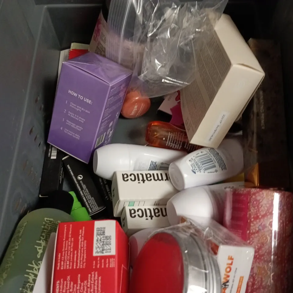 APPROXIMATEY 20 ASSORTED HEALTH AND BEAUTY PRODUCTS TO INCLUDE - MANSCAPED CROP SOOTHER - GARNIER MICELLAR WATER AND L'OREAL PROFESSIONAL SILVER SHAMPOO