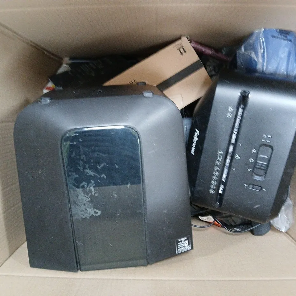 APPROXIMATELY 10 ASSORTED DAMAGED ITEMS TO INCLUDE PAPER SHREDDER, LED LIGHT PANEL, SPORTS BRA, ETC - COLLECTION ONLY