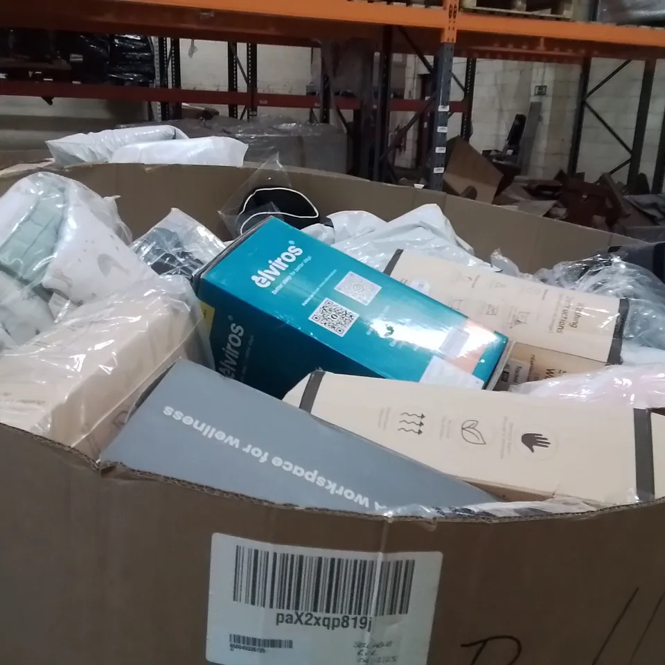 PALLET TO CONTAIN A LARGE QUANTITY OF PILLOWS