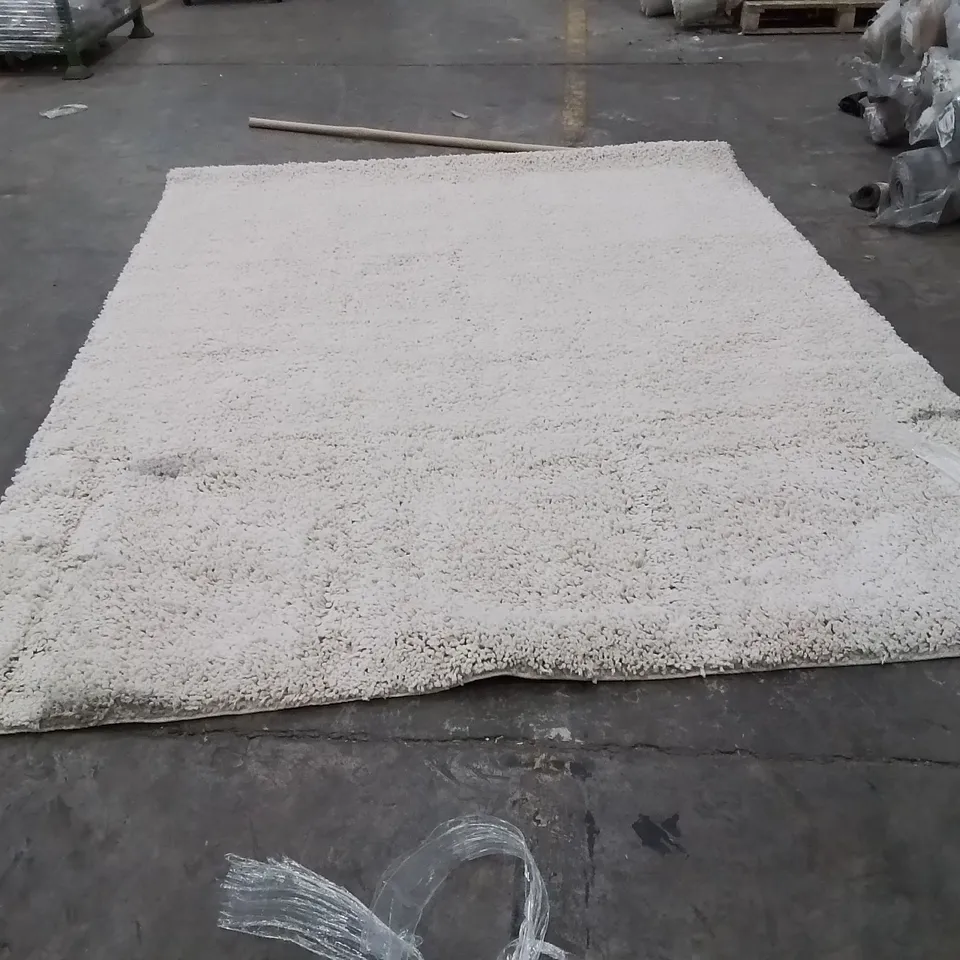 QUALITY DESIGNER AREA RUG APPROXIMATELY 275X200CM