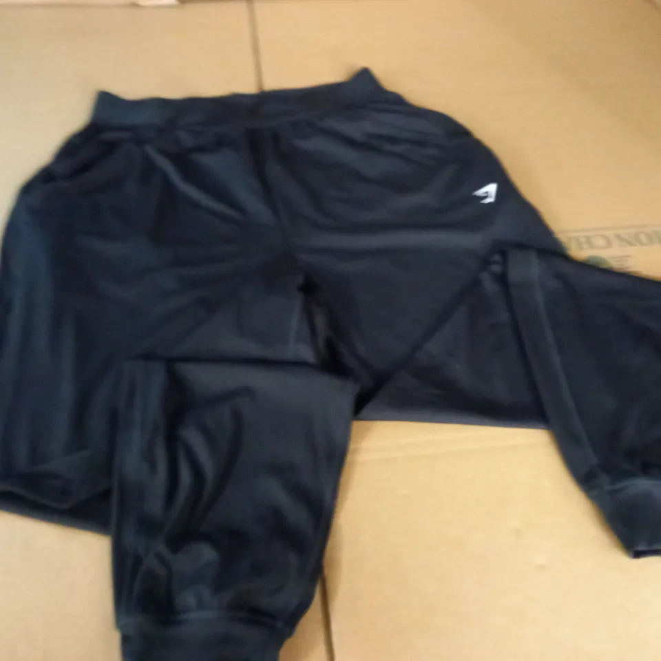 GYMSHARK LIGHTWEIGHT TRAINING PANTS - M