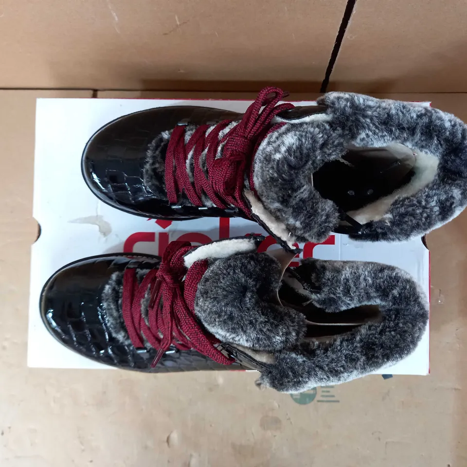 RIEKER HIKING BOOT BLACK CROC SIZE 6.5