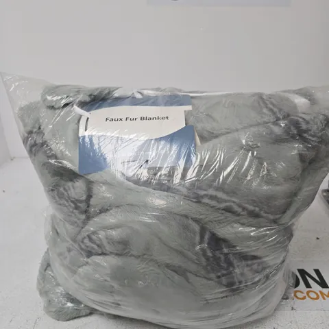 GREY FAUX FUR BLANKET – 200 X 220 CM